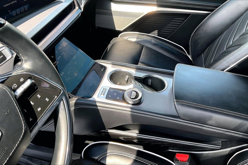 Certified 2026 Cadillac Vistiq Sport w/ LPO, Floor Liner Package AWD/4WD image 18