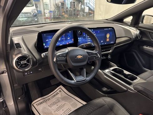 Used 2025 Chevrolet Equinox EV LT image 14