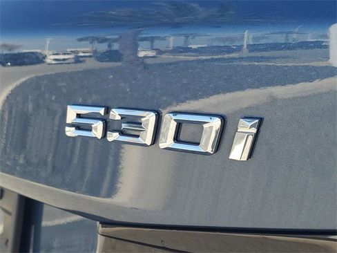 Used 2023 BMW 530i w/ Premium Package image 6