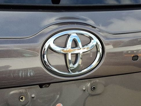 Used 2014 Toyota Highlander LE image 32