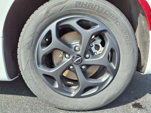 Used 2024 Chrysler Pacifica Limited FWD image 29