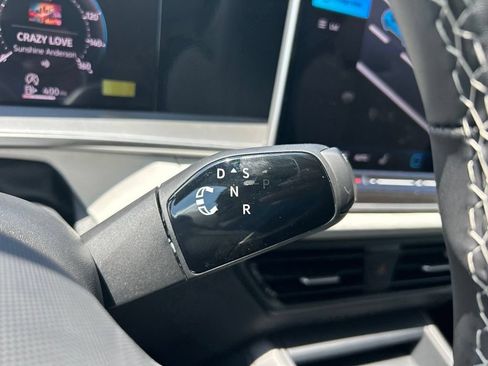 New 2026 Volkswagen Tiguan SE FWD image 24