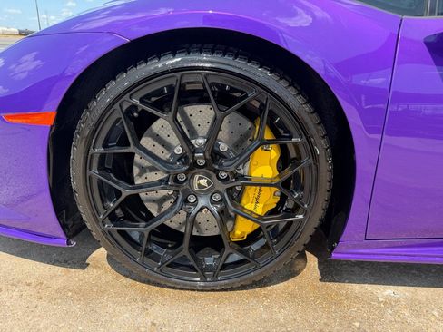 Used 2021 Lamborghini Huracan EVO RWD image 34