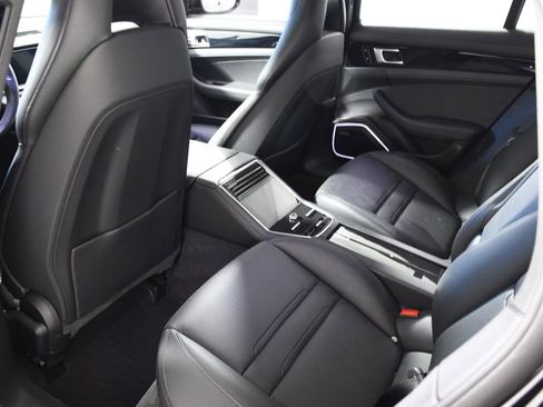 Used 2020 Porsche Panamera 4S image 27
