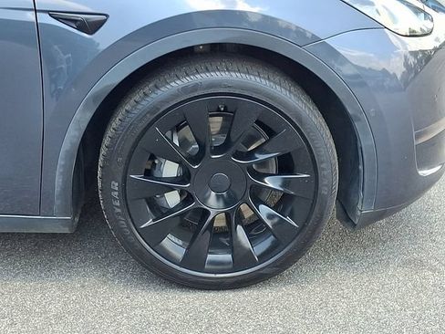 Used 2022 Tesla Model Y Long Range AWD/4WD image 10