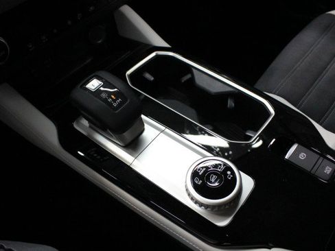 New 2025 Mitsubishi Outlander SE image 14