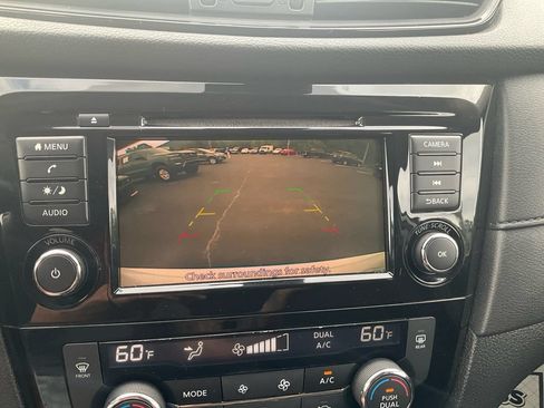 Used 2019 Nissan Rogue SV FWD image 25