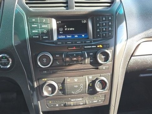 Used 2017 Ford Explorer XLT image 15