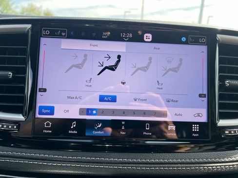 Used 2025 Chrysler Pacifica Select w/ Uconnect Theater Family Group AWD/4WD image 19