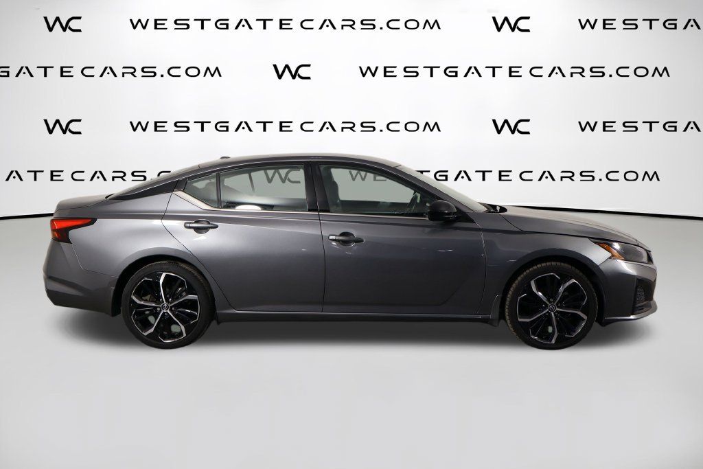 Used 2024 Nissan Altima 2.5 SR FWD image 40