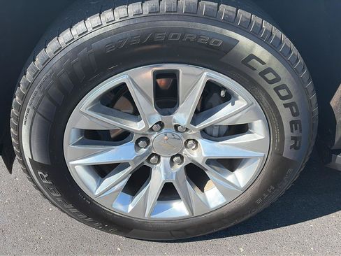Used 2022 Chevrolet Suburban Premier AWD/4WD image 38