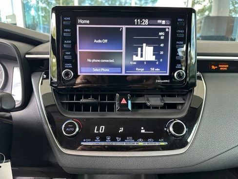 Used 2022 Toyota Corolla LE FWD image 17