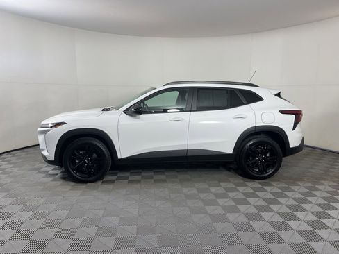 Certified 2025 Chevrolet Trax ACTIV w/ Sunroof Package image 2