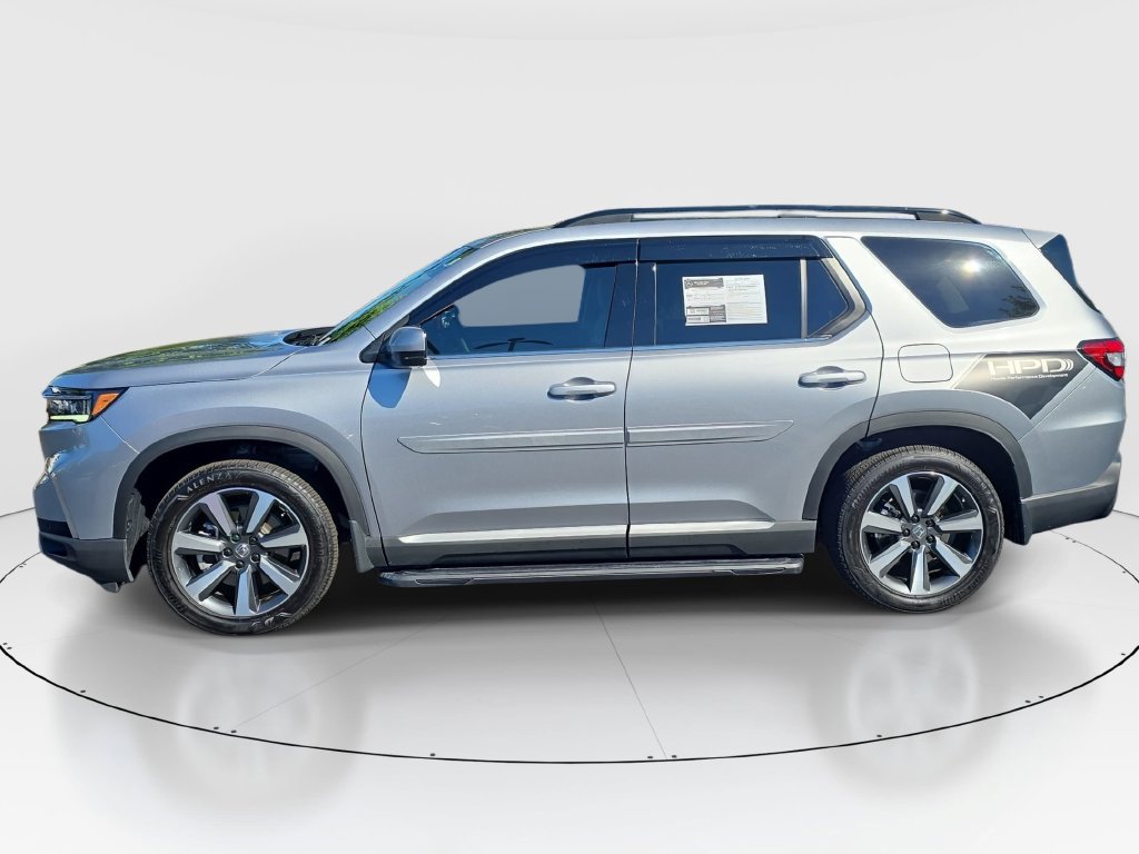 Used 2025 Honda Pilot Touring image 9