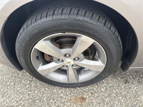 Used 2011 Chevrolet Malibu LT FWD image 16