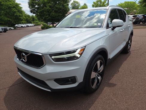 Used 2021 Volvo XC40 T5 Momentum w/ Premium Package AWD/4WD image 7