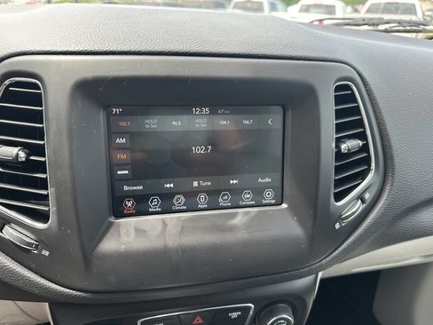 Used 2018 Jeep Compass Latitude w/ Popular Equipment Group FWD image 15