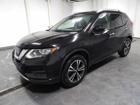 Used 2019 Nissan Rogue SV w/ Premium Package AWD/4WD image 4