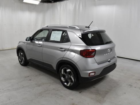 Used 2024 Hyundai Venue SEL image 7
