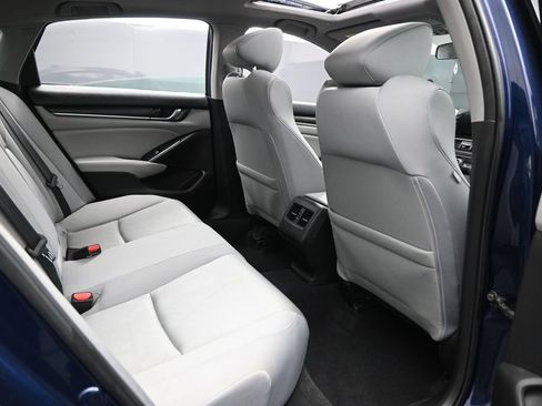Used 2018 Honda Accord EX image 27