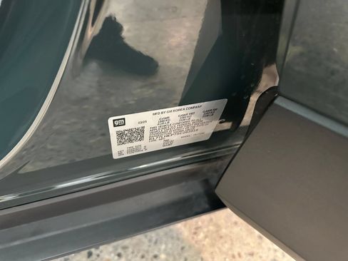 Used 2025 Chevrolet Trax LT FWD image 28
