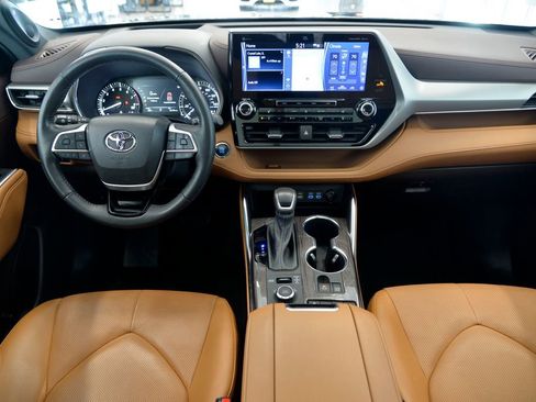 Used 2022 Toyota Highlander Platinum AWD/4WD image 17