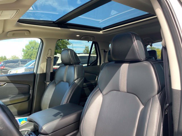 Used 2023 Honda Pilot Touring image 2