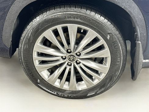 Used 2023 Toyota Highlander Platinum AWD/4WD image 9