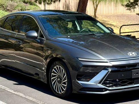 Used 2025 Hyundai Sonata Limited image 1
