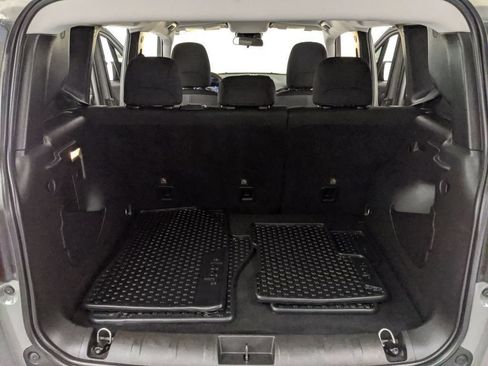 Used 2023 Jeep Renegade Latitude AWD/4WD image 19