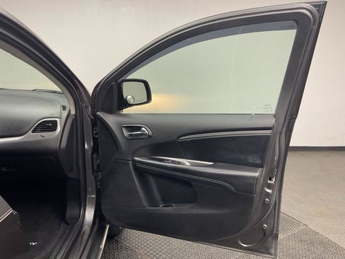 Used 2017 Dodge Journey Crossroad w/ Popular Equipment Group FWD image 21