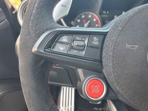 Used 2022 Alfa Romeo Giulia Veloce image 24