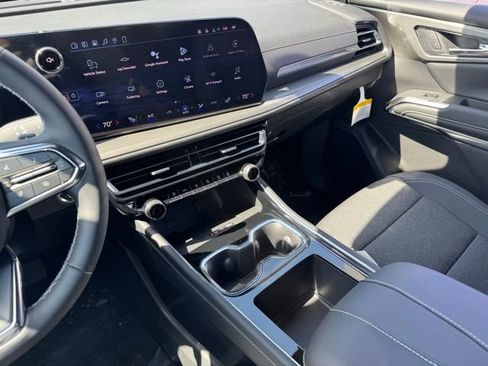 New 2026 Chevrolet Traverse LT w/ Midnight/Sport Edition AWD/4WD image 17