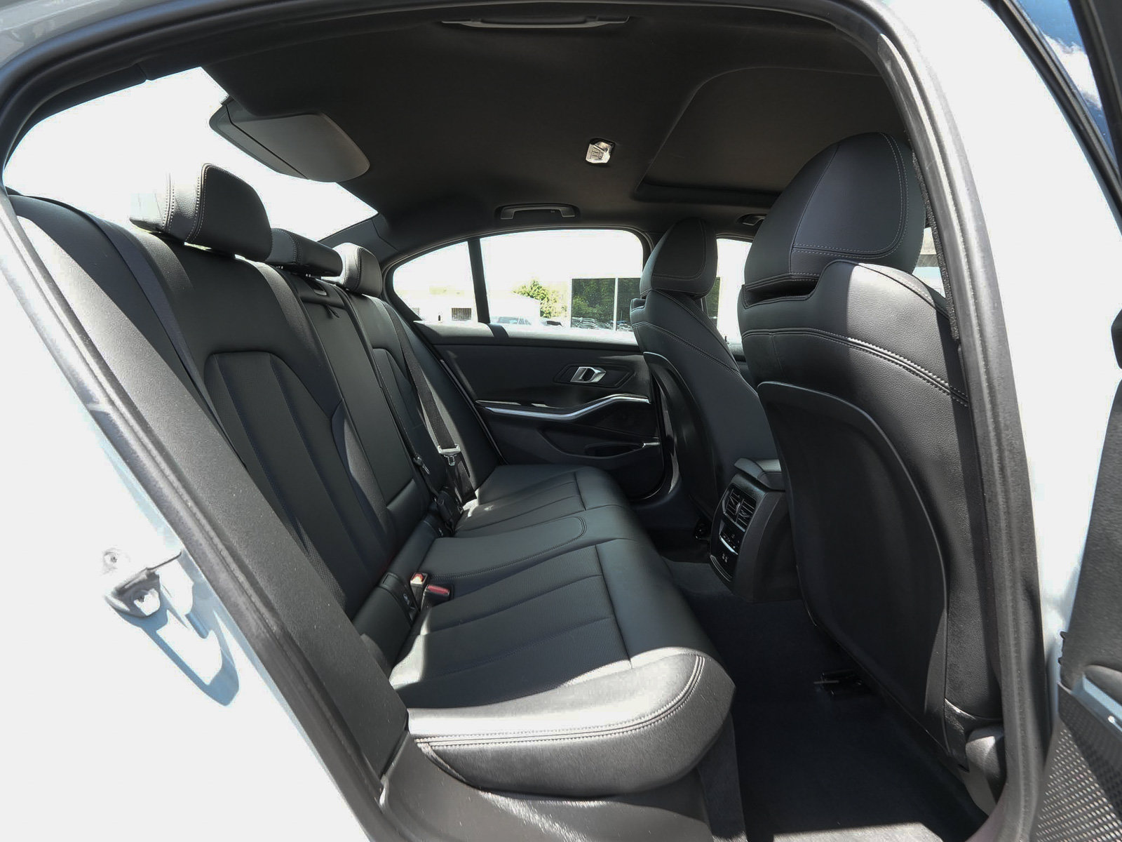 Used 2026 BMW 330i xDrive Sedan AWD/4WD image 40