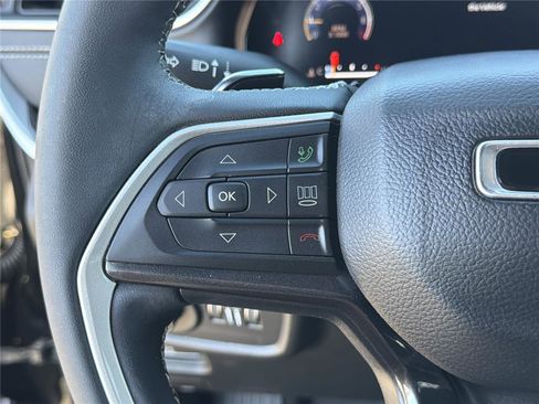 Used 2023 Jeep Grand Cherokee L Altitude image 42