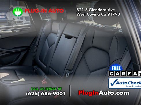 Used 2023 Porsche Macan AWD/4WD image 12