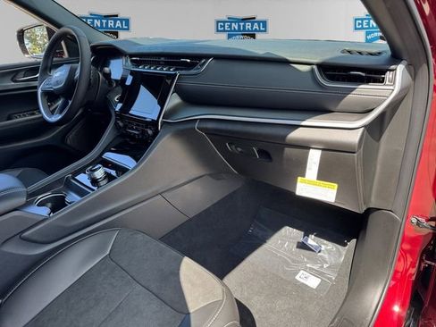 New 2025 Jeep Grand Cherokee L Altitude image 12