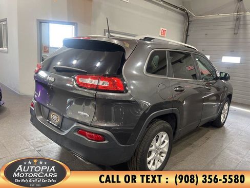 Used 2017 Jeep Cherokee Latitude image 4