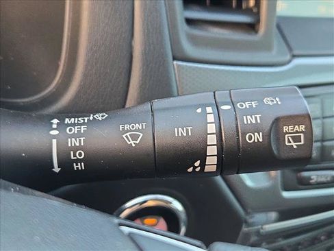 Used 2019 Nissan Pathfinder SL FWD image 17