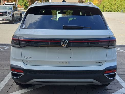 Certified 2025 Volkswagen Taos SEL image 28