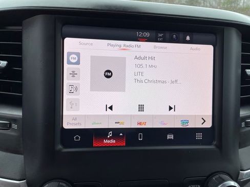 Used 2024 RAM 2500 Big Horn w/ Bed Utility Group image 33