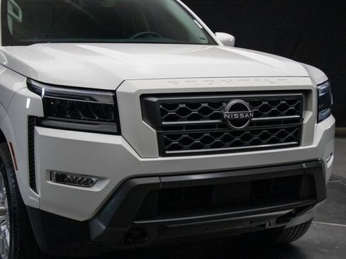 Used 2023 Nissan Frontier SV w/ SV Premium Package image 3