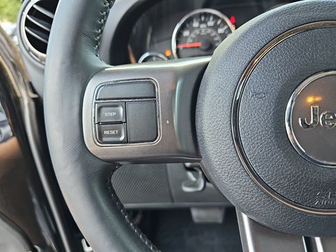 Used 2018 Jeep Wrangler Sahara AWD/4WD image 16