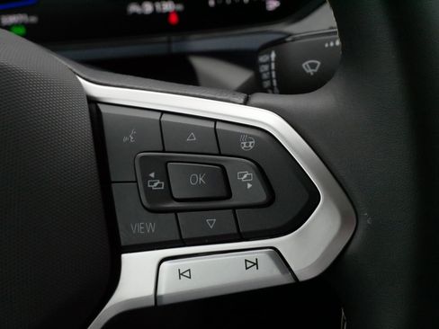 Used 2024 Volkswagen Taos SE w/ Panoramic Sunroof Package image 25