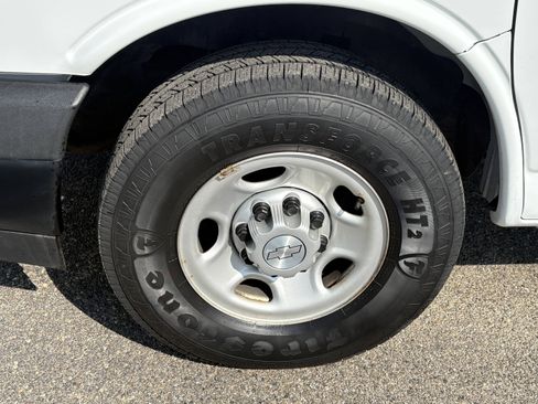 Used 2018 Chevrolet Express 2500 w/ Safety Package RWD image 7