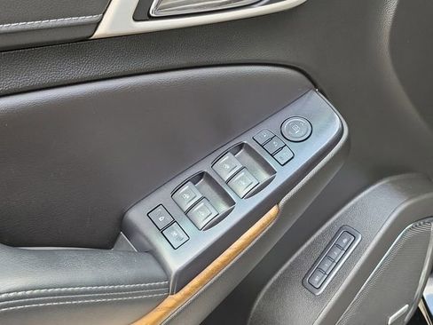 Used 2019 GMC Yukon XL Denali AWD/4WD image 17