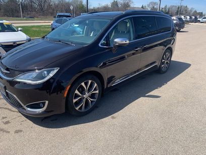 Used 2018 Chrysler Pacifica Limited w/ Tire & Wheel Group