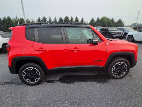Used 2017 Jeep Renegade Trailhawk w/ Premium Trailhawk Package AWD/4WD image 17
