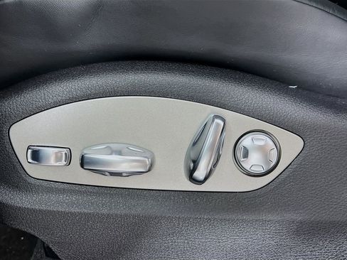 New 2026 Porsche Macan Base image 22