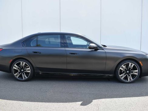 Used 2023 BMW i7 xDrive60 AWD/4WD image 4